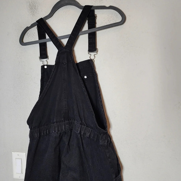 Almost Famous Black Stretch Denim Jogger Cargo Overalls. Size Large - Picture 8 of 16